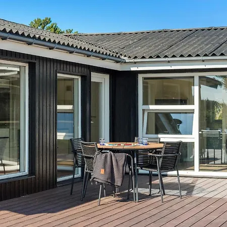 2 Bedroom Awesome In Casa de Férias Hjørring