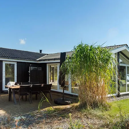 2 Bedroom Awesome In Hjorring