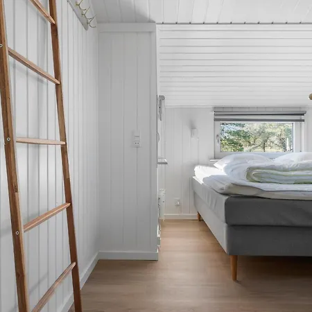 2 Bedroom Awesome In Casa de Férias Hjørring