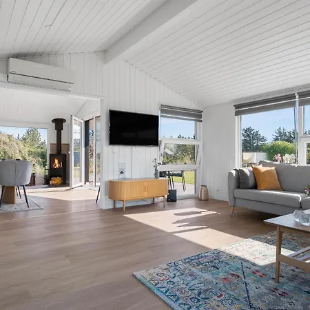 2 Bedroom Awesome In Casa de Férias