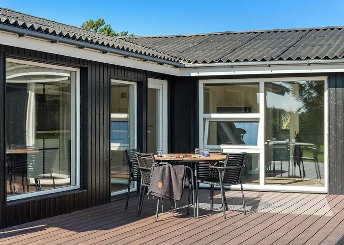 2 Bedroom Awesome In Nyaraló Hjørring