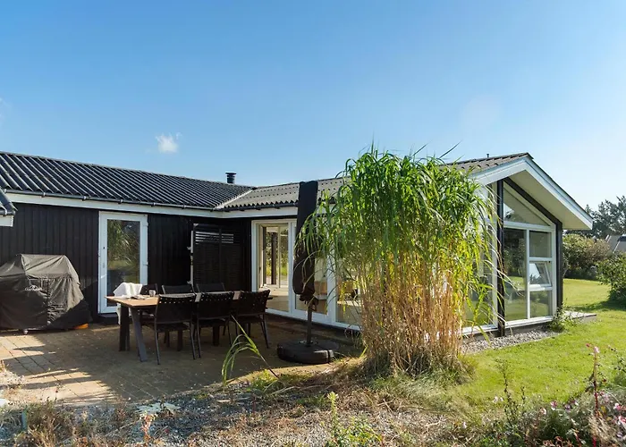2 Bedroom Awesome In Hjørring